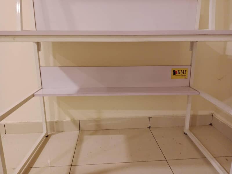 Computer table 0