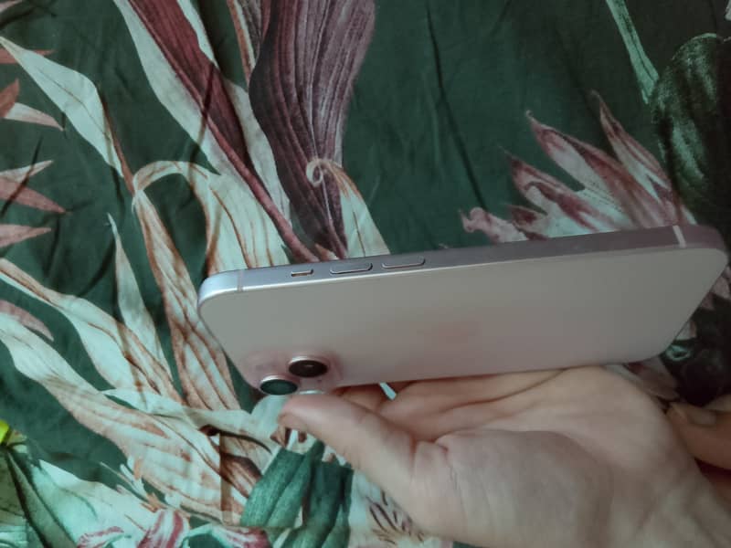 Apple iPhone 15 2