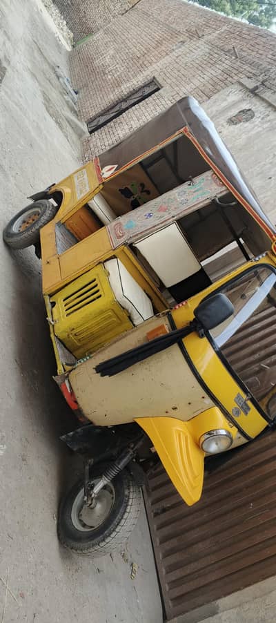 rikshaw bilkul ok h jis bhai ko cahiyay rabta kary