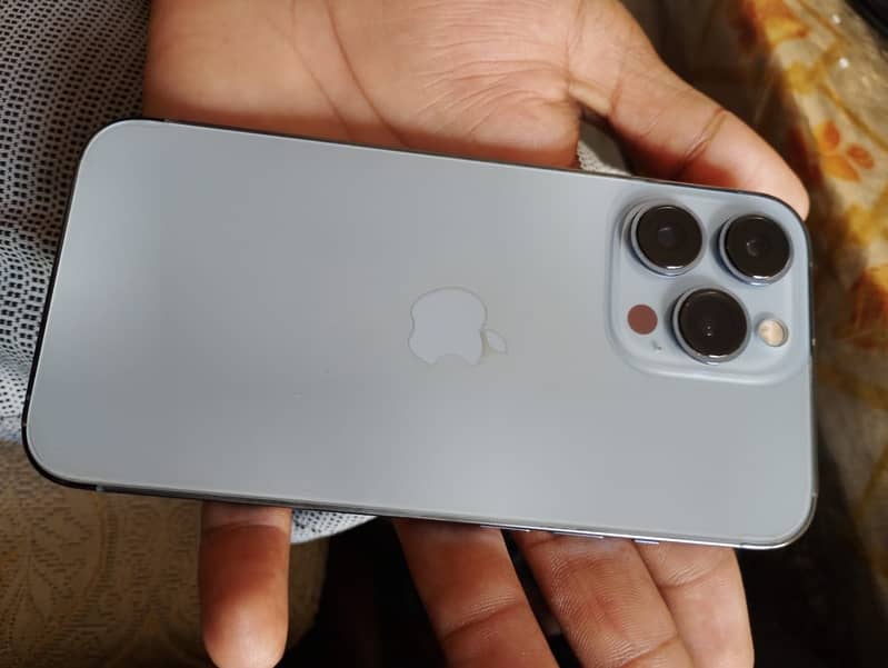 Apple iPhone 13 Pro 1