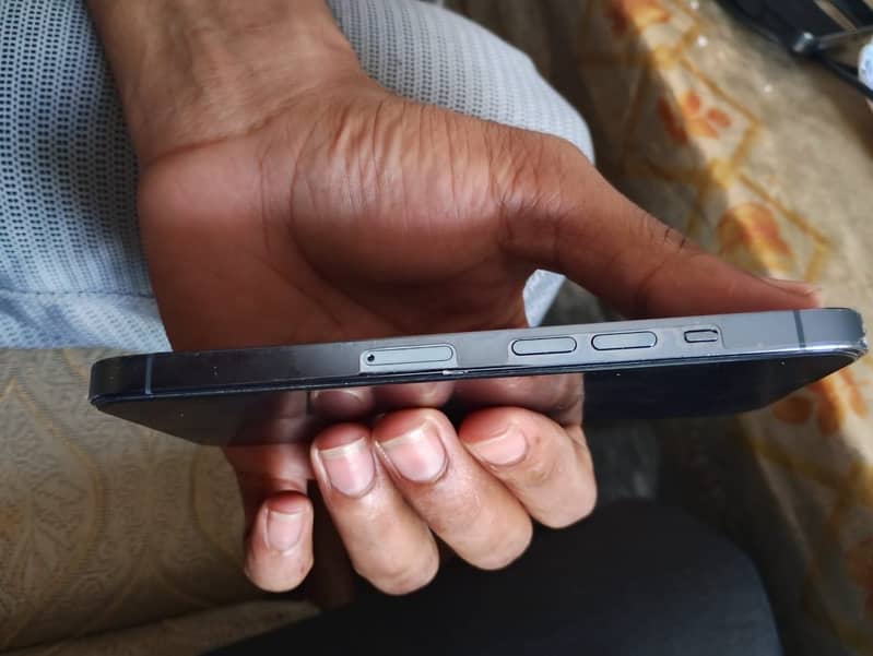 Apple iPhone 13 Pro 2