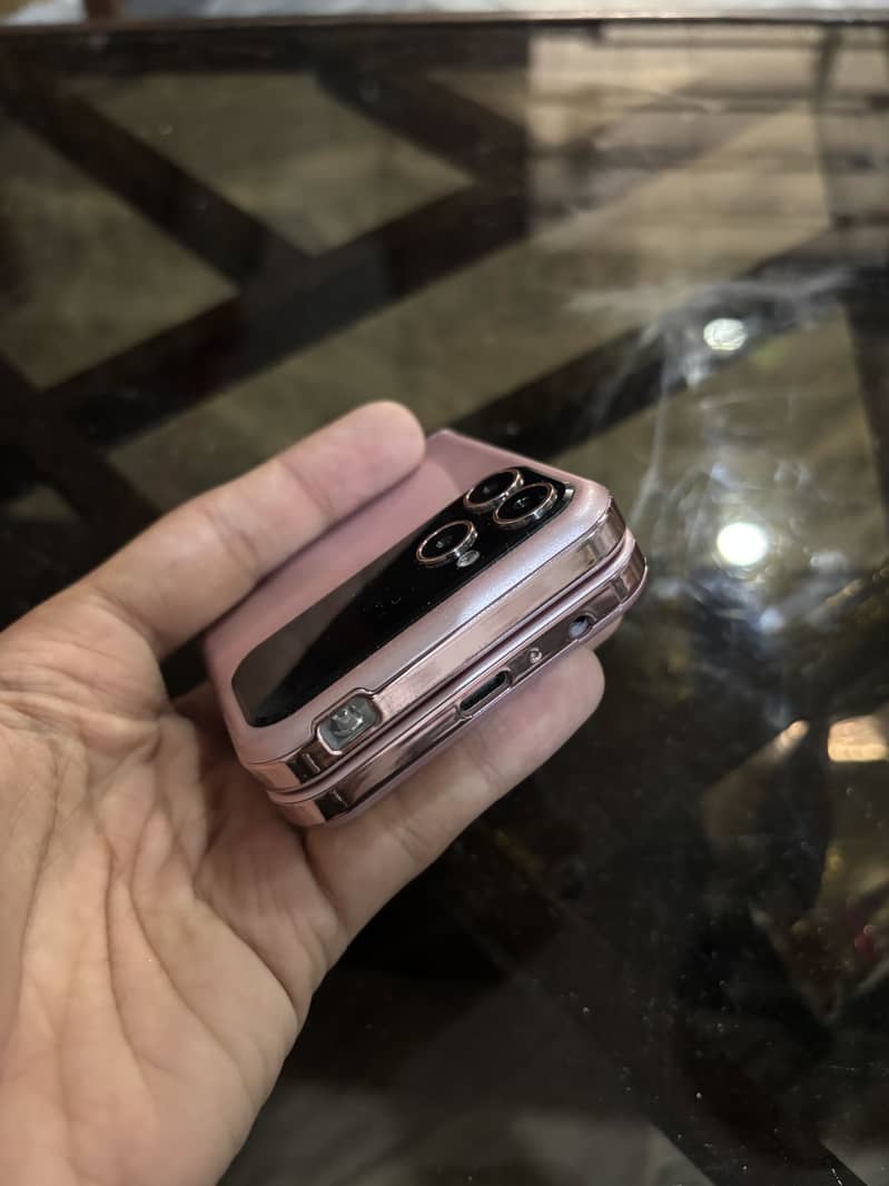 QMobile Phantom Flip 4 sim 2