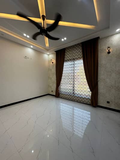 Modern 10 Marla House In Bahria Quaid Block