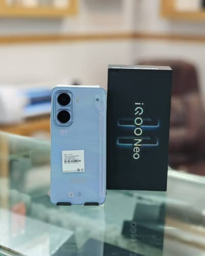 iQOO NEO 11 — PERFORMANCE BEAST