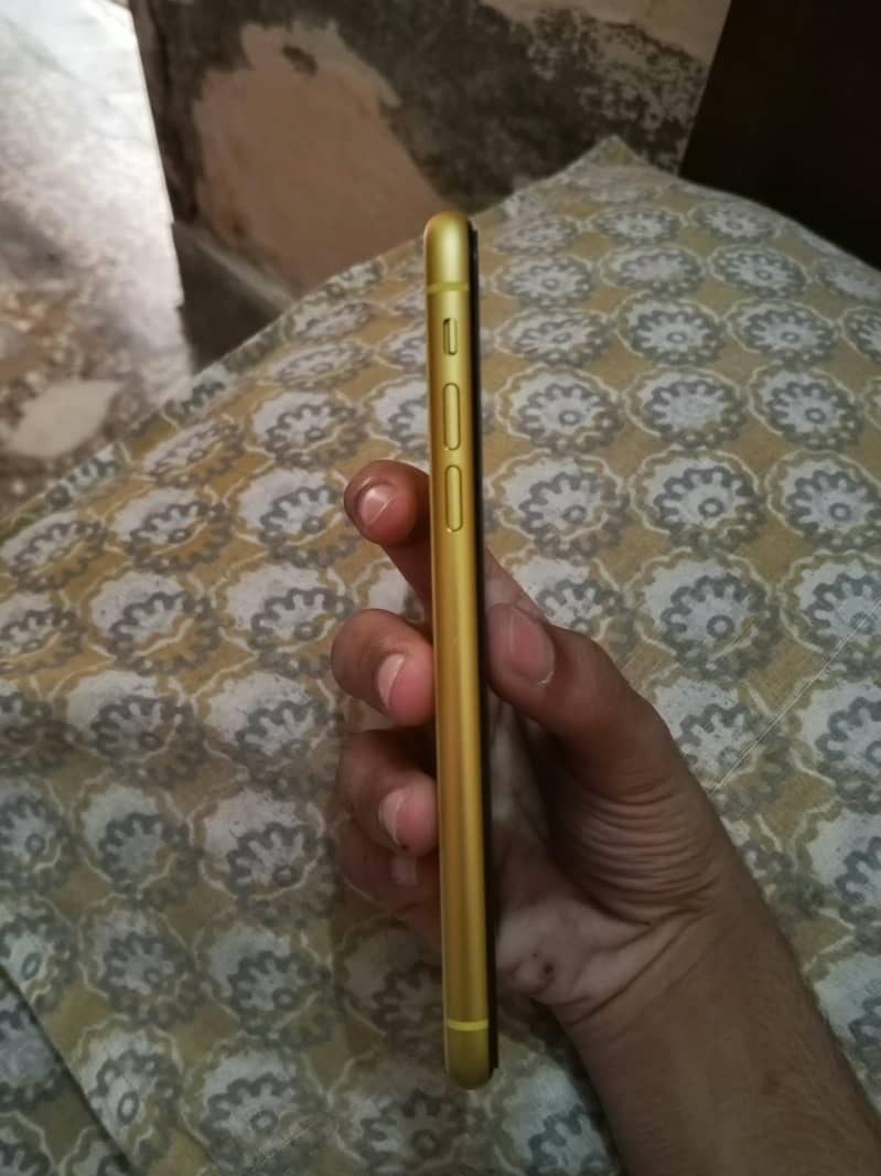 Apple iPhone 11 4