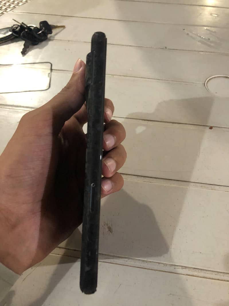 Apple iPhone X 4