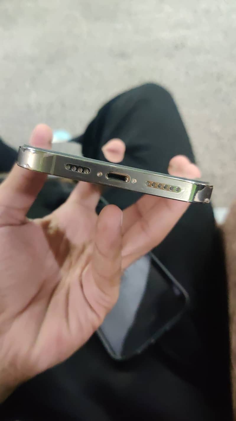 Apple iPhone 14 Pro Max 0