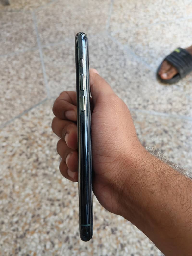 Apple iPhone 11 Pro 3