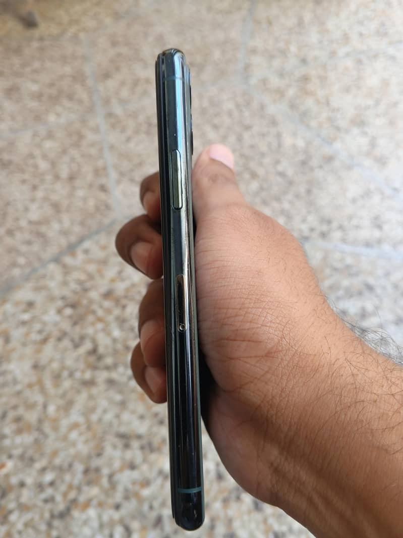 Apple iPhone 11 Pro 4