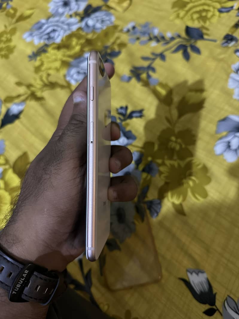 Apple iPhone 8 Plus 3