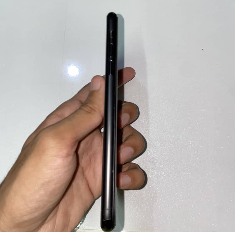 iPhone 11 Pro Max (scratch less) 1