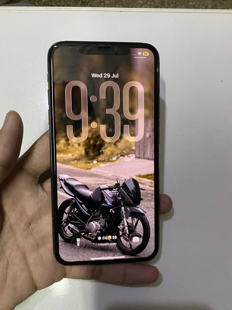 iPhone 11 Pro Max (scratch less) 2
