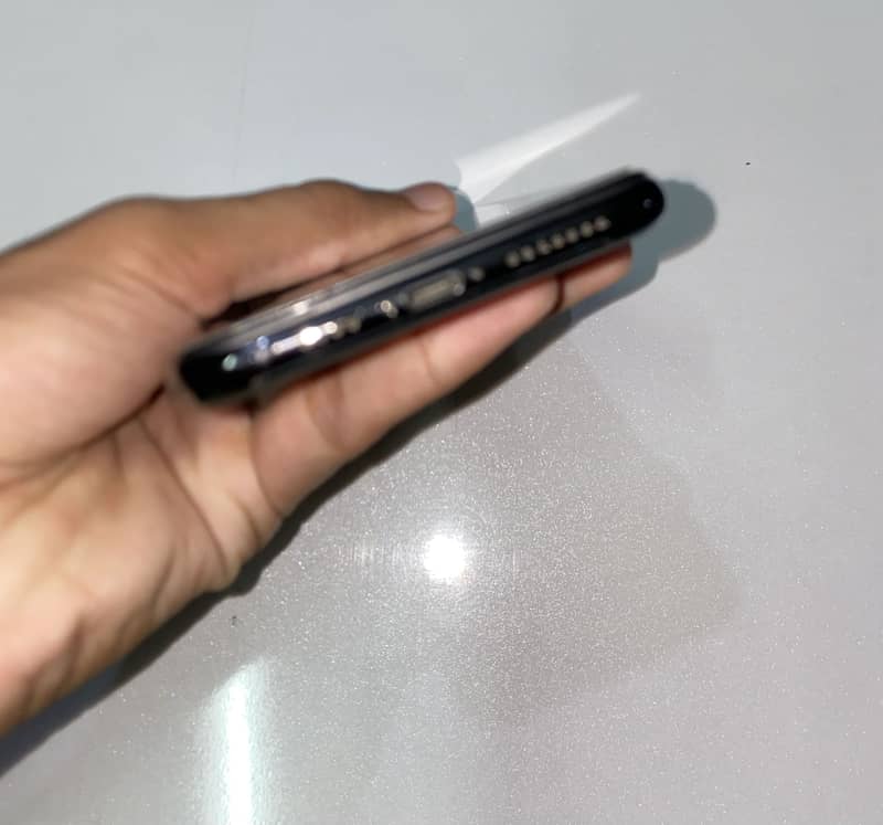 iPhone 11 Pro Max (scratch less) 4
