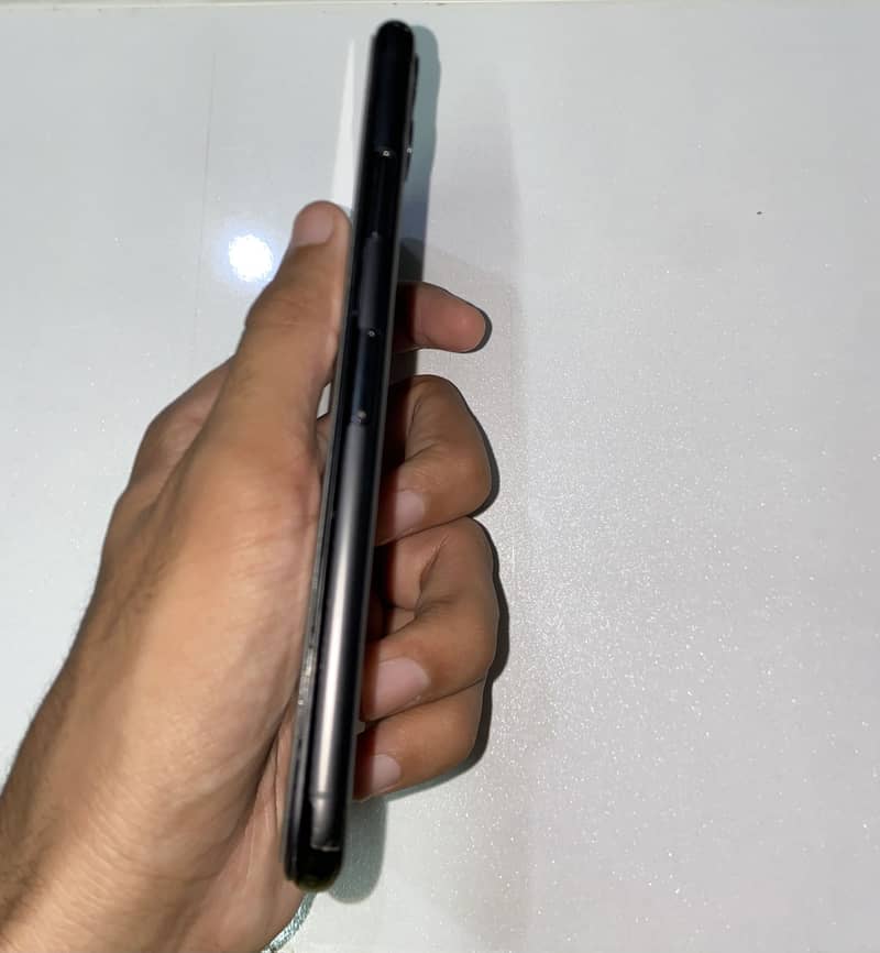 iPhone 11 Pro Max (scratch less) 6