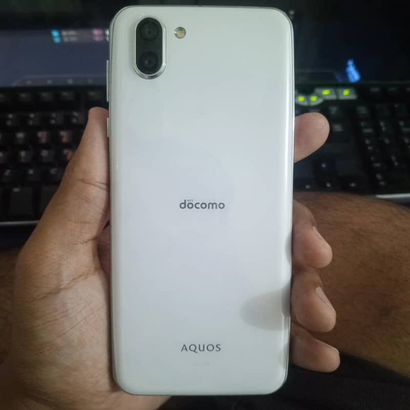 Sharp Aquos R2 1