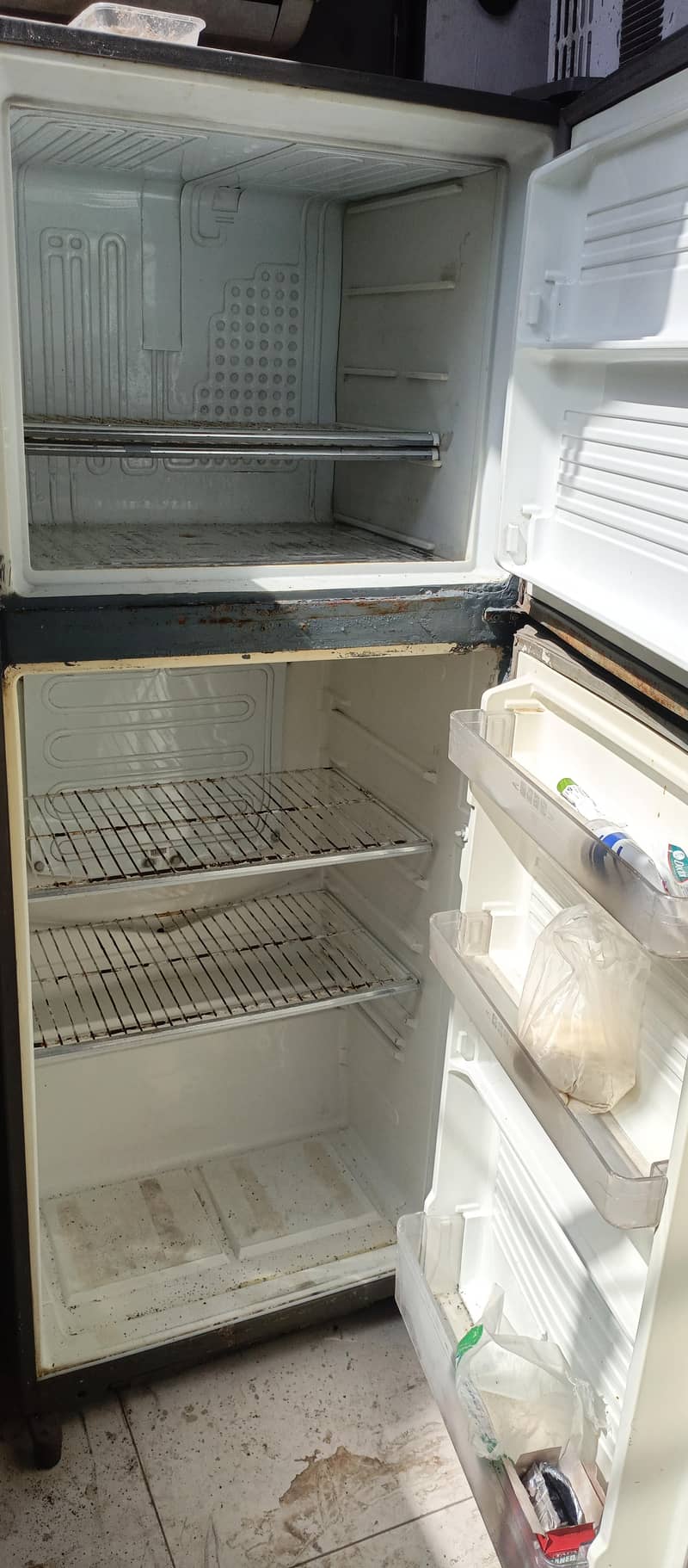 dawlance fridge 1