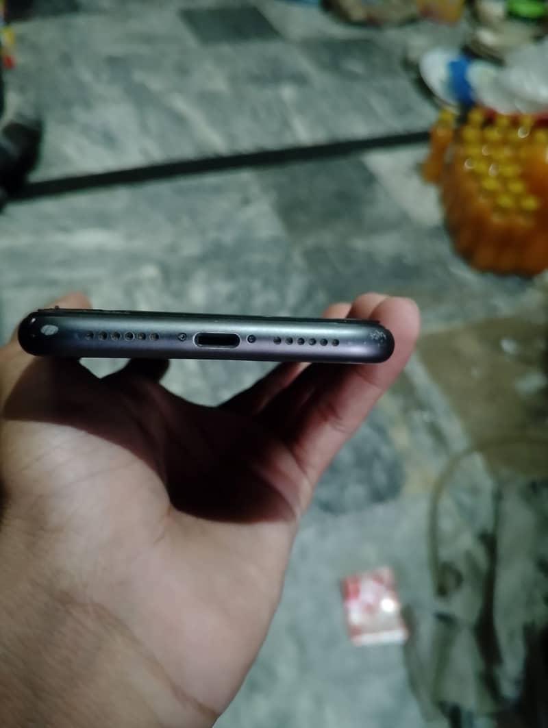 Apple iPhone 11 0