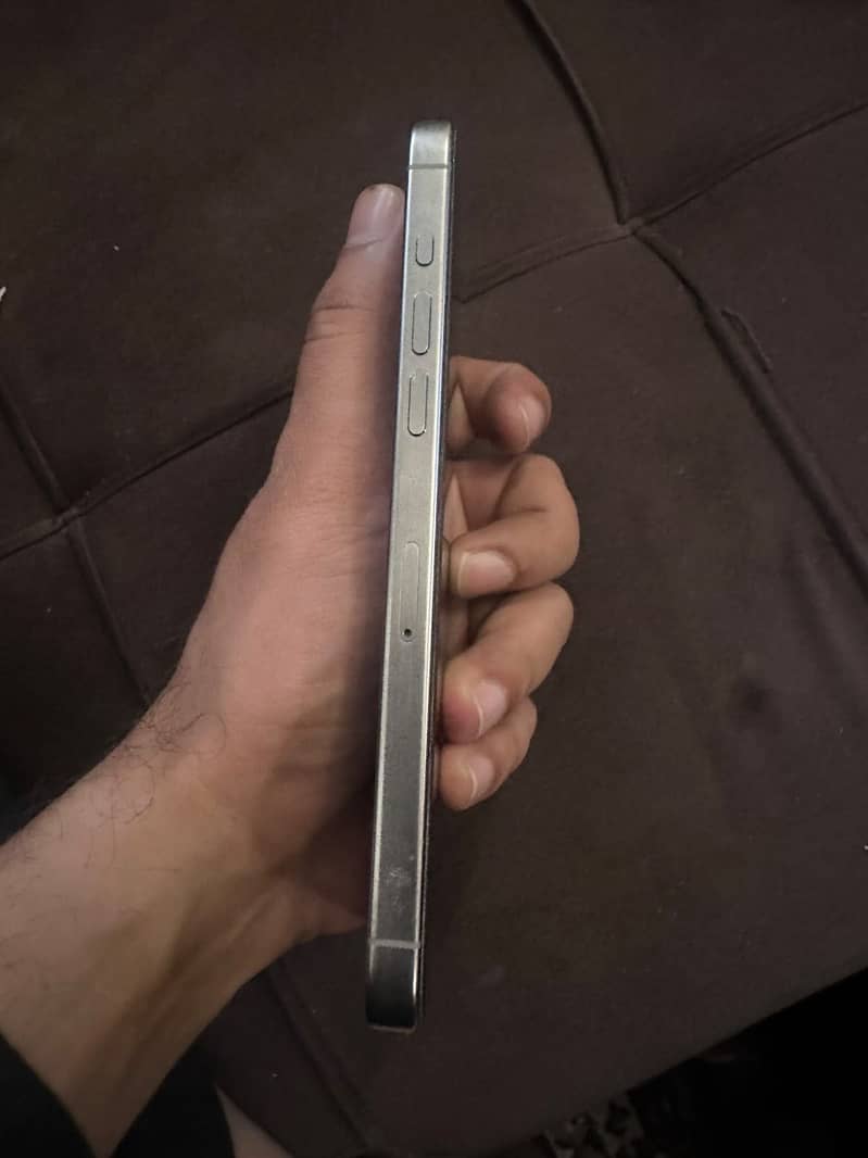 Apple iPhone 15 Pro Max 1