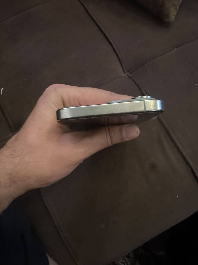 Apple iPhone 15 Pro Max 2