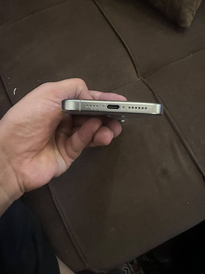 Apple iPhone 15 Pro Max 4