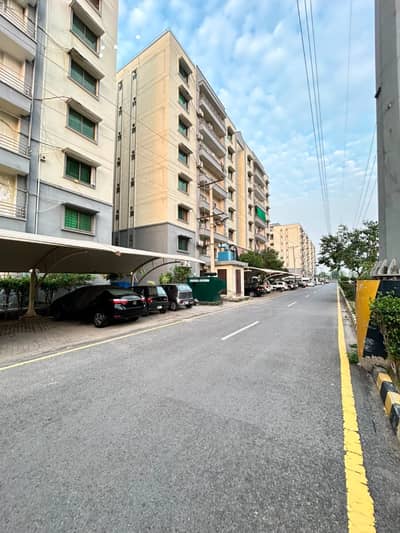 10 MARLA 3 BEDROOM APARTMENT AVAILABLE FOR SALE