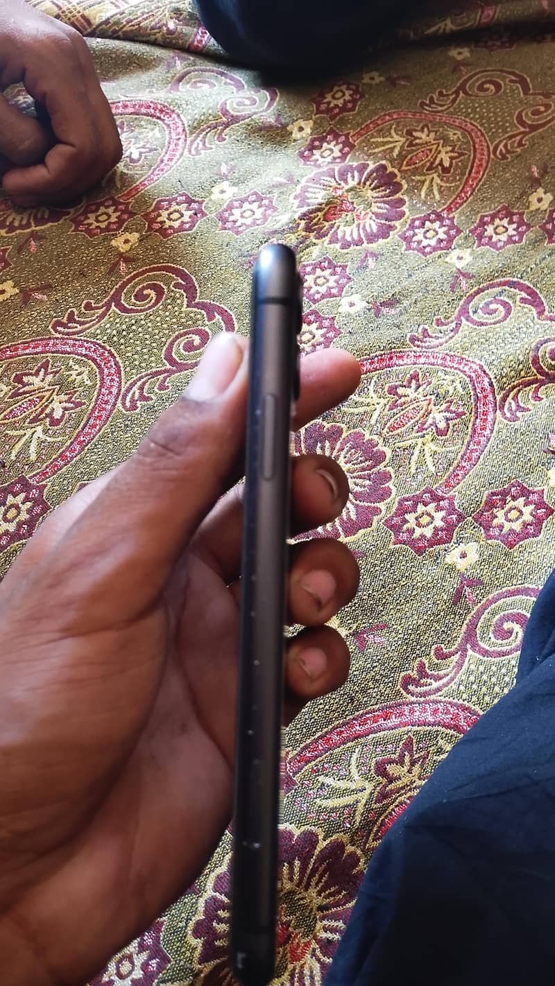 Apple iPhone 11 3
