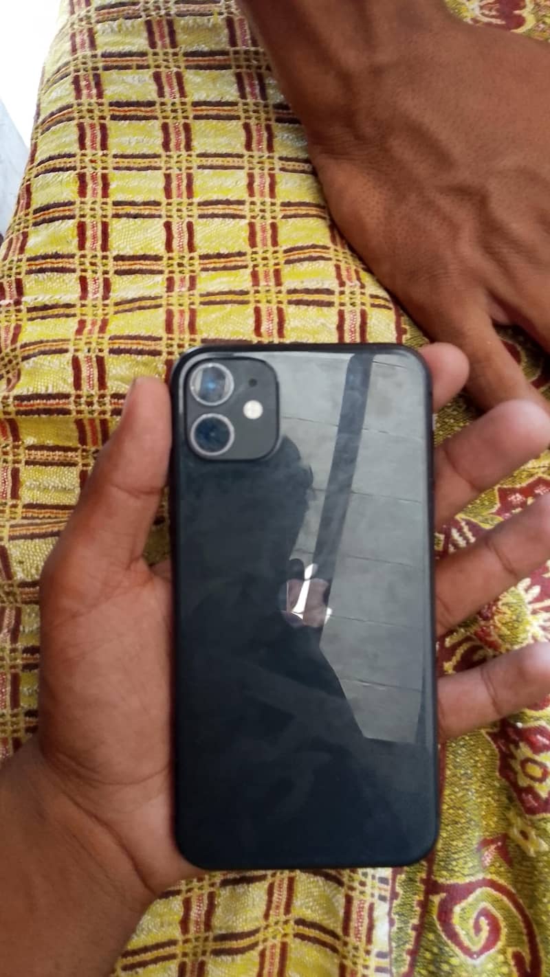 Apple iPhone 11 4