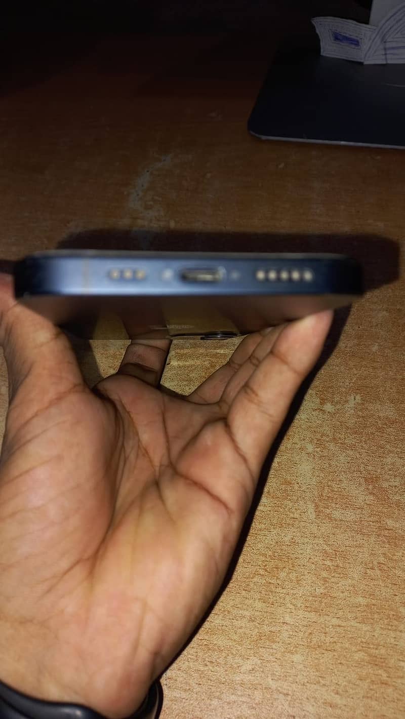 Apple iPhone 12 6
