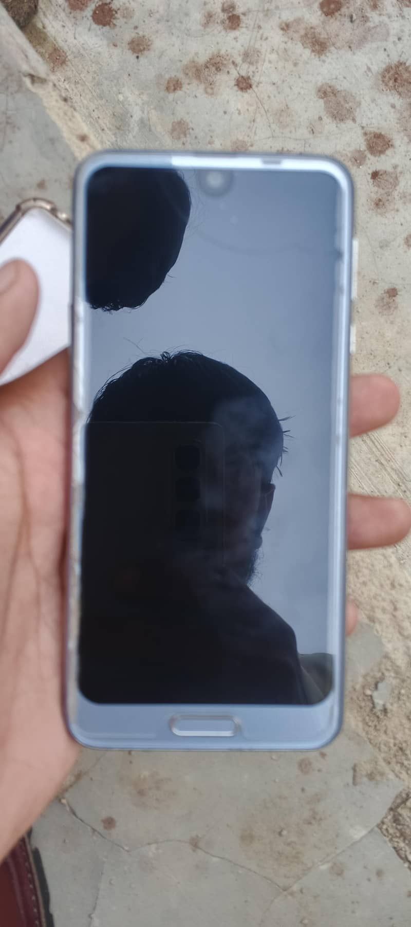 Sharp Aquos R2 4