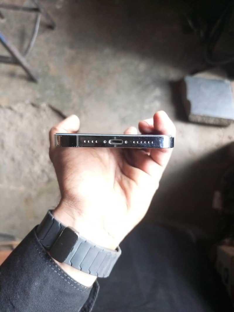 Apple iPhone 12 Pro Max 4