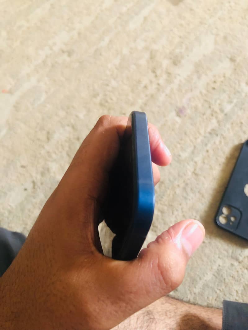 Apple iPhone 12 1