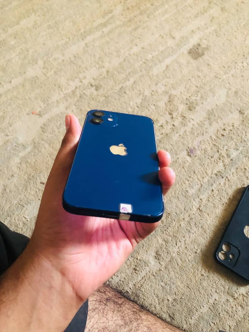 Apple iPhone 12 4