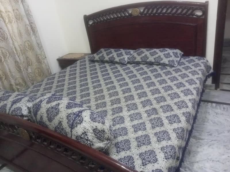 Big size bed 0