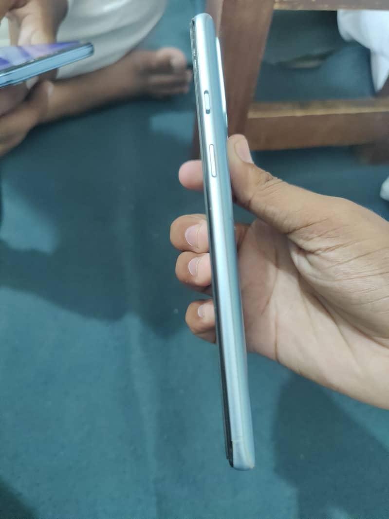 One Plus 9R 1