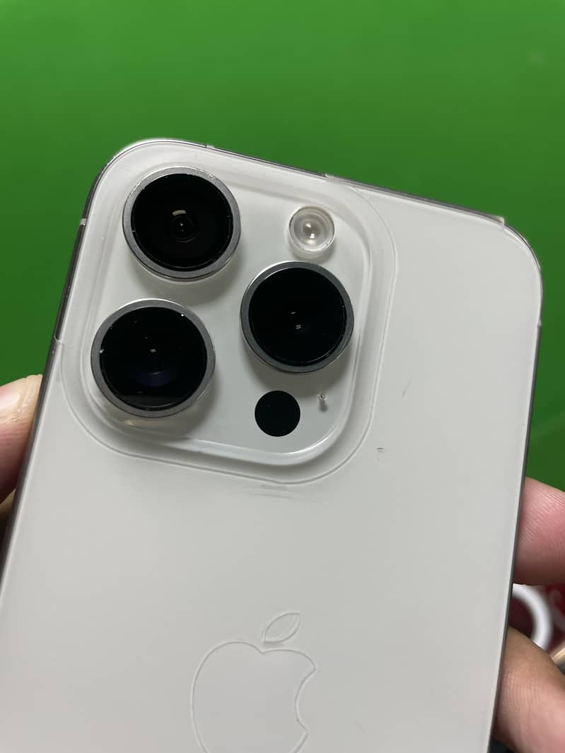 Apple iPhone 15 Pro 0