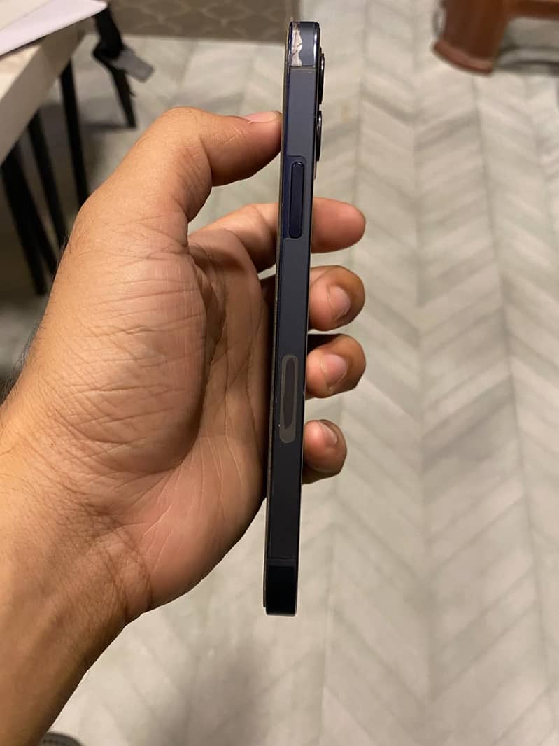 Apple iPhone 12 1