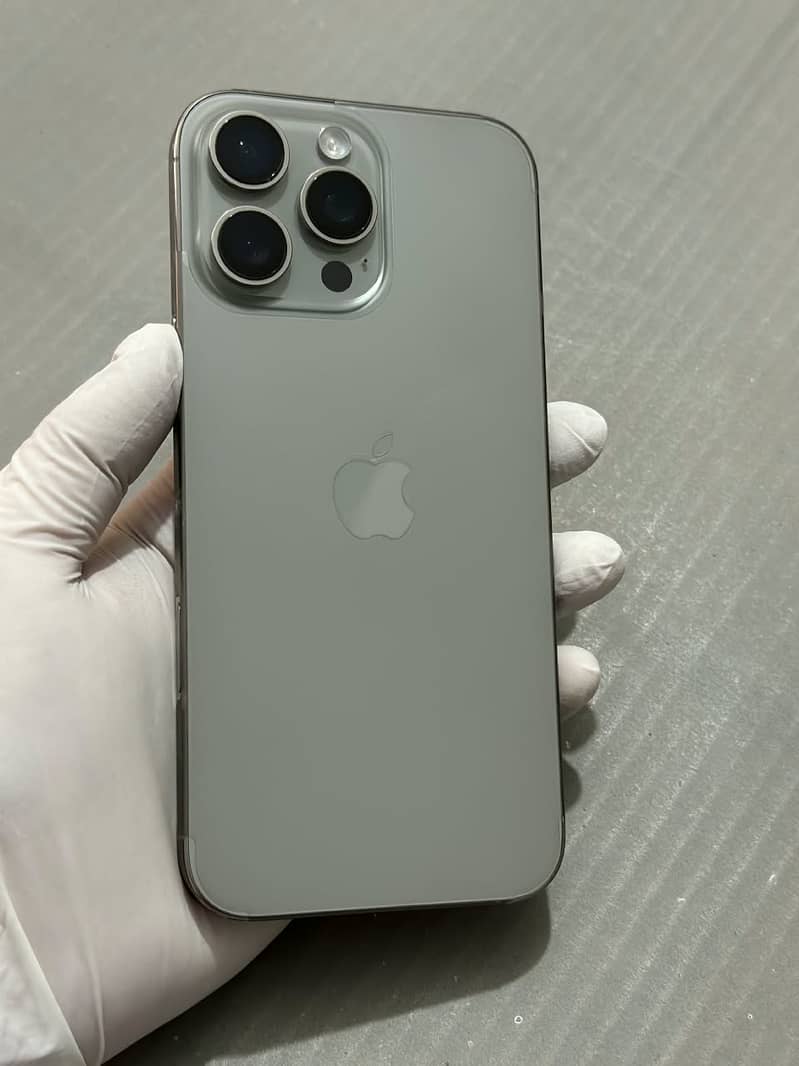 Apple iPhone 16 Pro Max 0