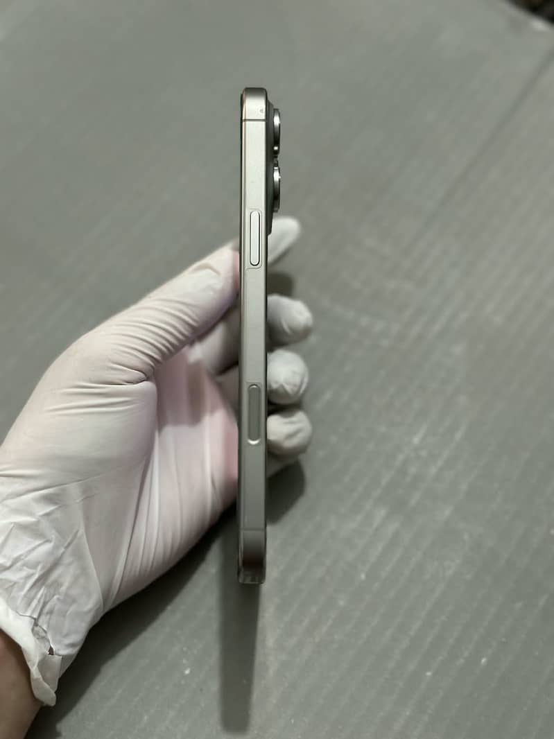 Apple iPhone 16 Pro Max 2