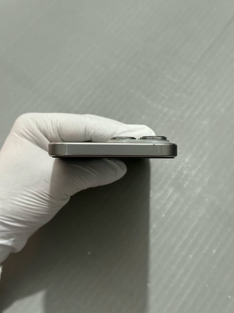Apple iPhone 16 Pro Max 3