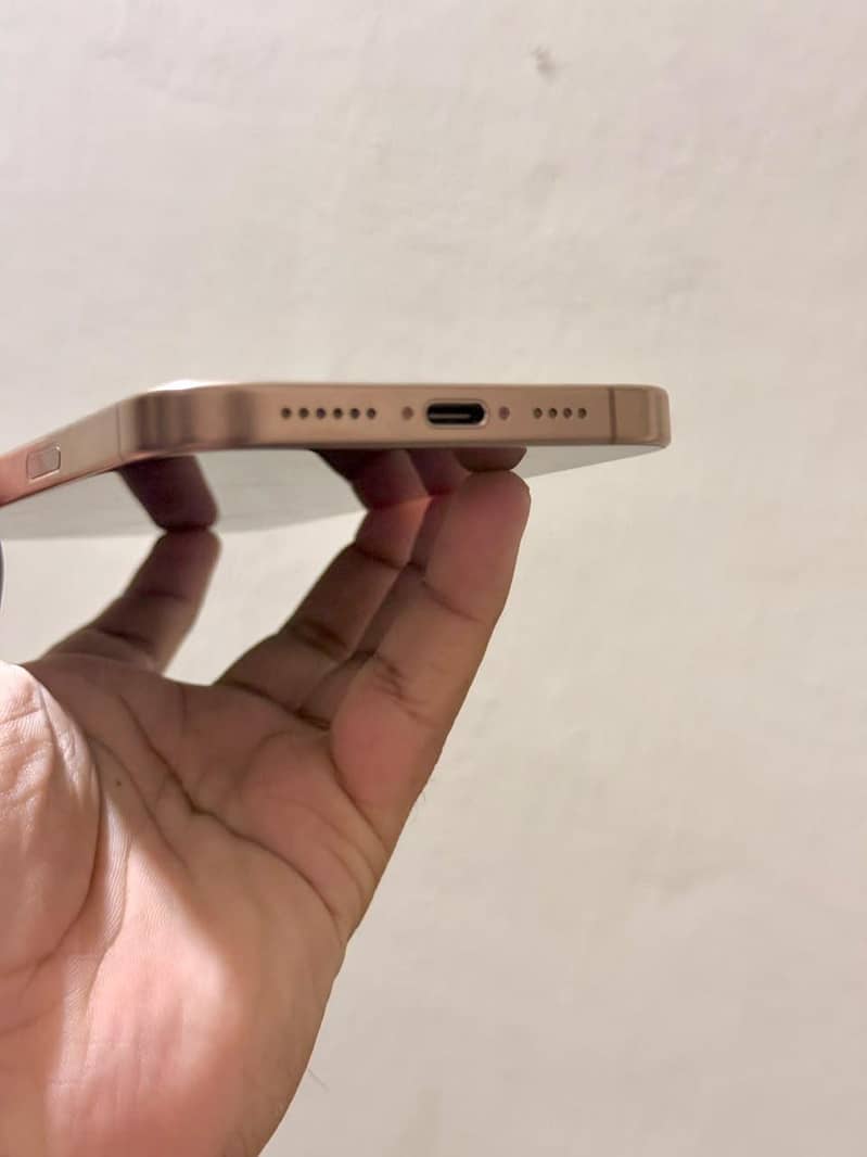 Apple iPhone 16 Pro Max 2