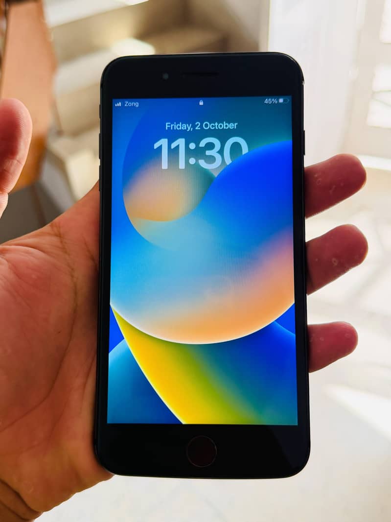 Apple iPhone 8 Plus 0