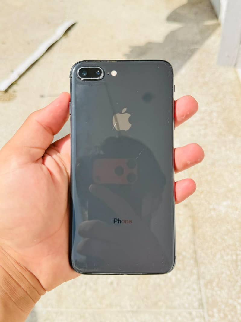 Apple iPhone 8 Plus 2