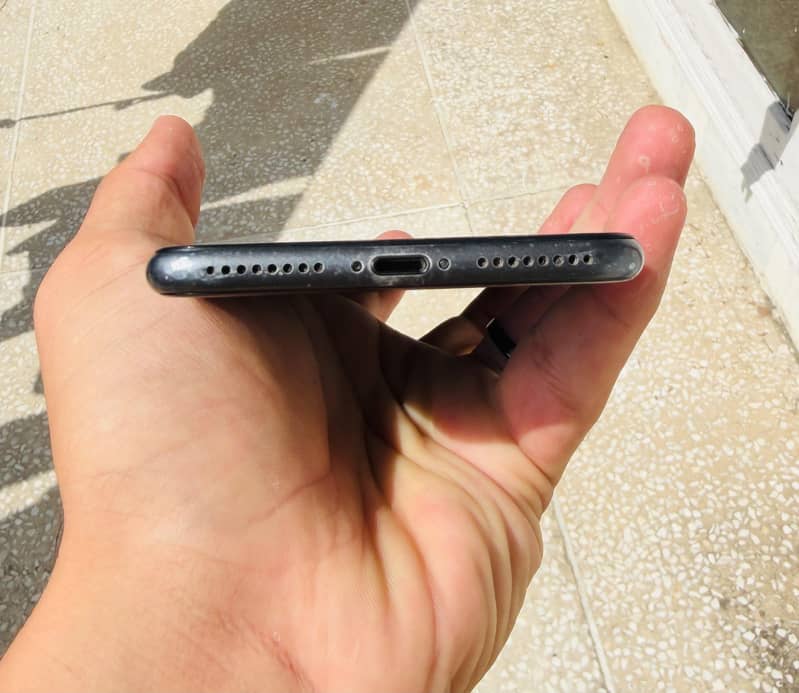 Apple iPhone 8 Plus 4