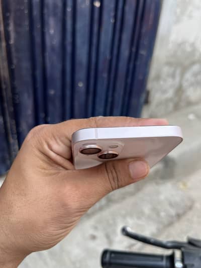 Apple iPhone 13