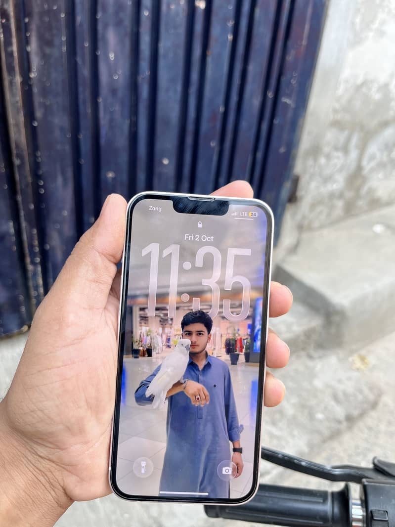 Apple iPhone 13 5