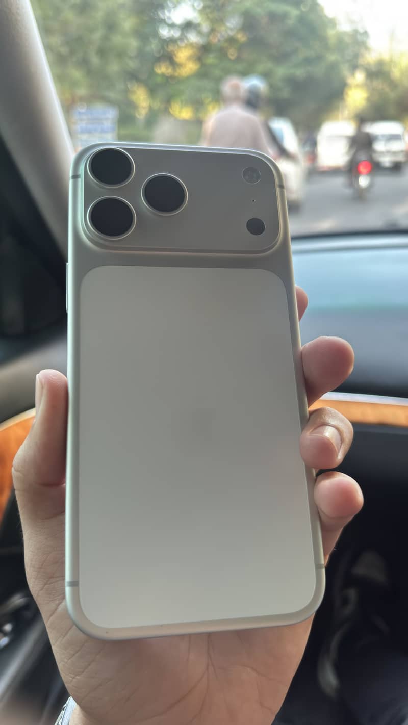 Apple iPhone 17 Pro Max 0
