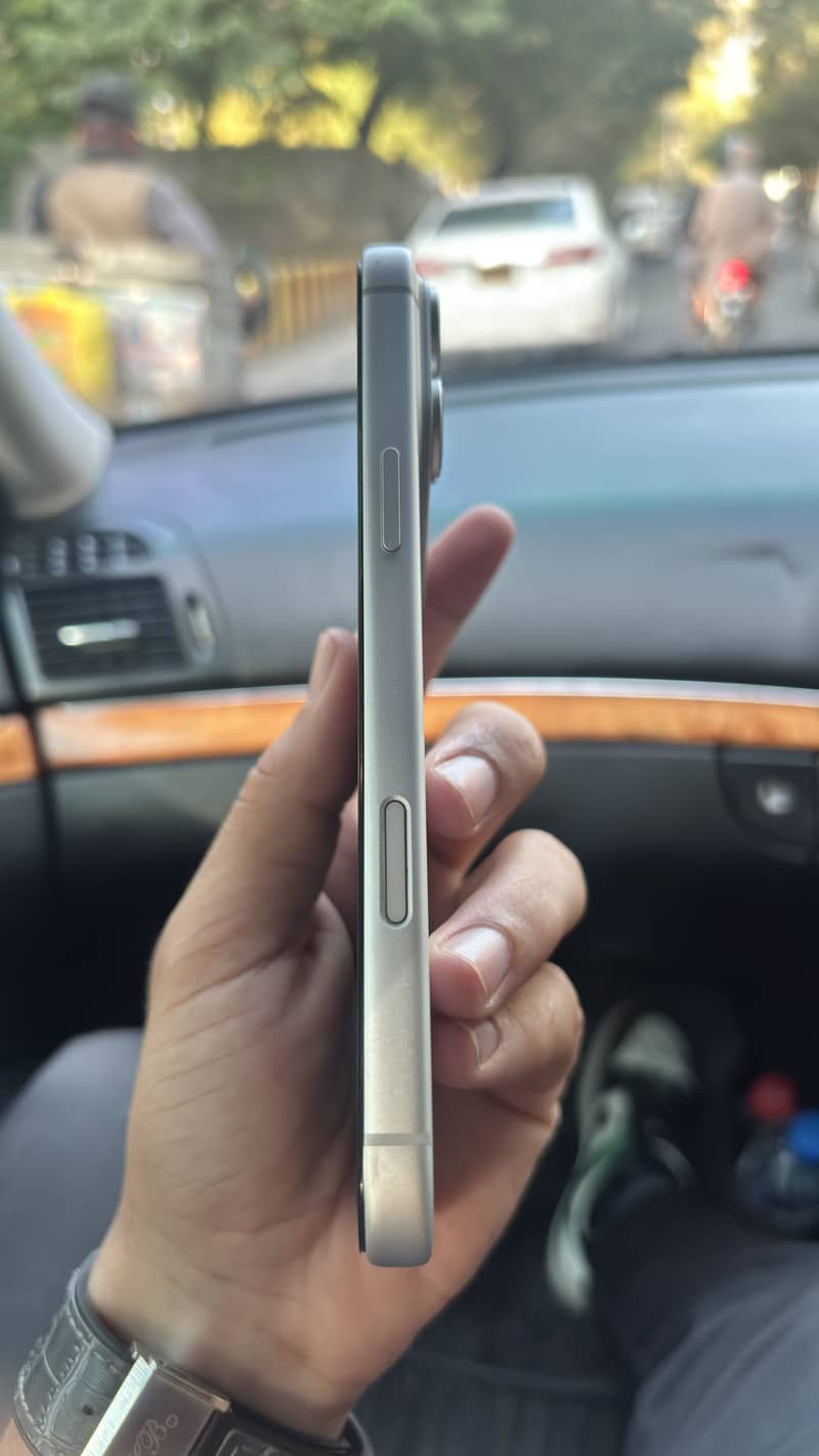 Apple iPhone 17 Pro Max 4