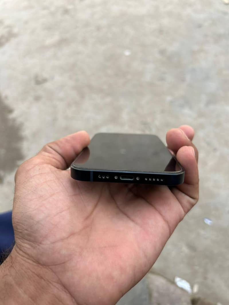 Apple iPhone 12 3