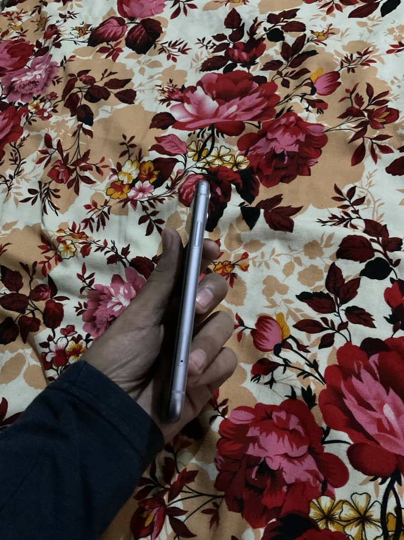 Apple iPhone 11 5