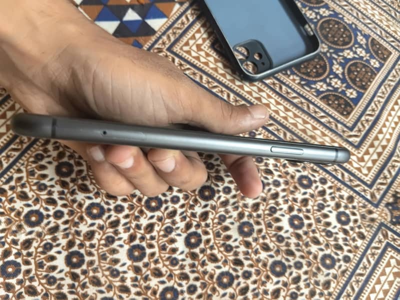 Apple iPhone 11 3